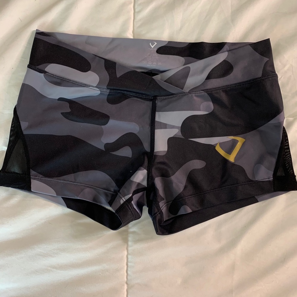 Violate the Dresscode gym shorts